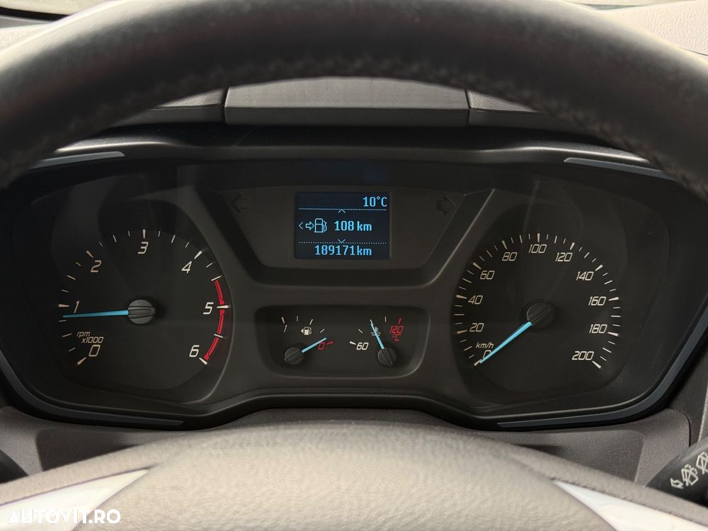 Ford Tourneo Custom - 32