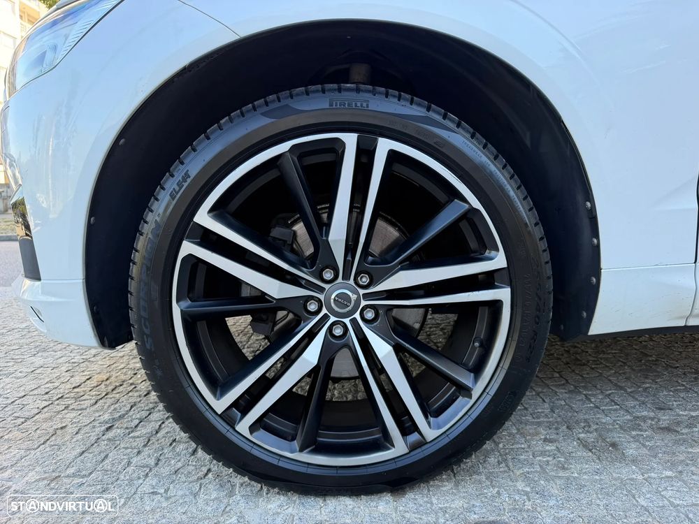 Volvo XC 60 2.0 D4 R-Design AWD Geartronic - 32