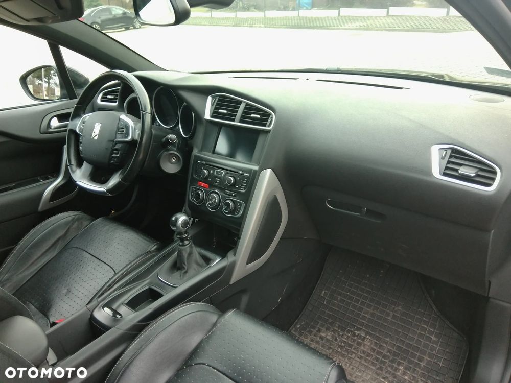 Citroën DS4 e-HDi 115 Urban Show - 12