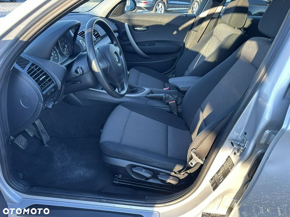 BMW Seria 1 116i - 11