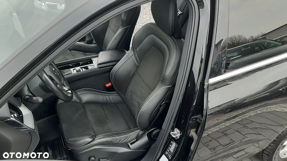 Volvo XC 60 D5 AWD R-Design - 8