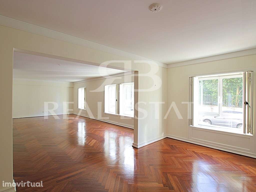 T5+1com TERRAÇO privado + PISCINA + 2 lugares de garagem + Estúdio/... - Grande imagem: 5/42