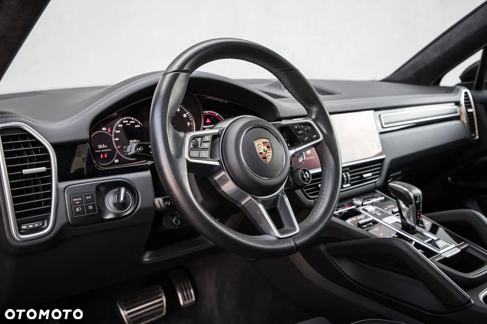 Porsche Cayenne Coupe GTS - 15