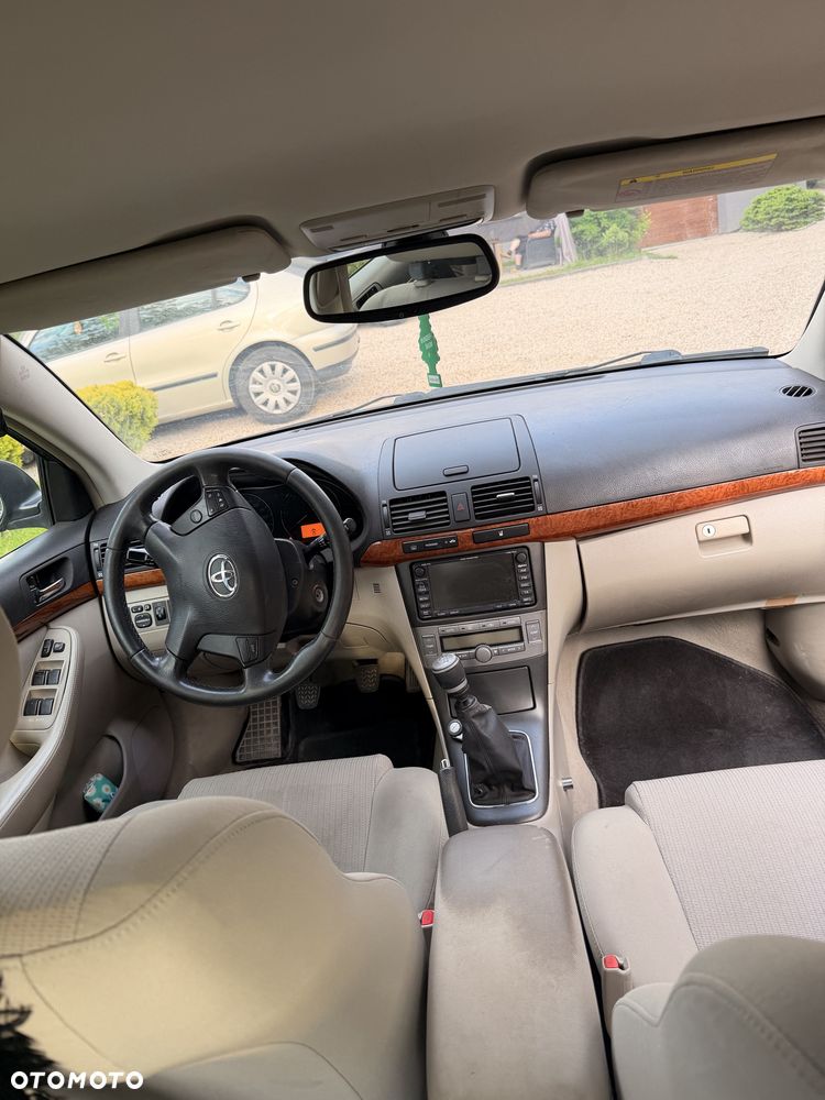 Toyota Avensis - 5