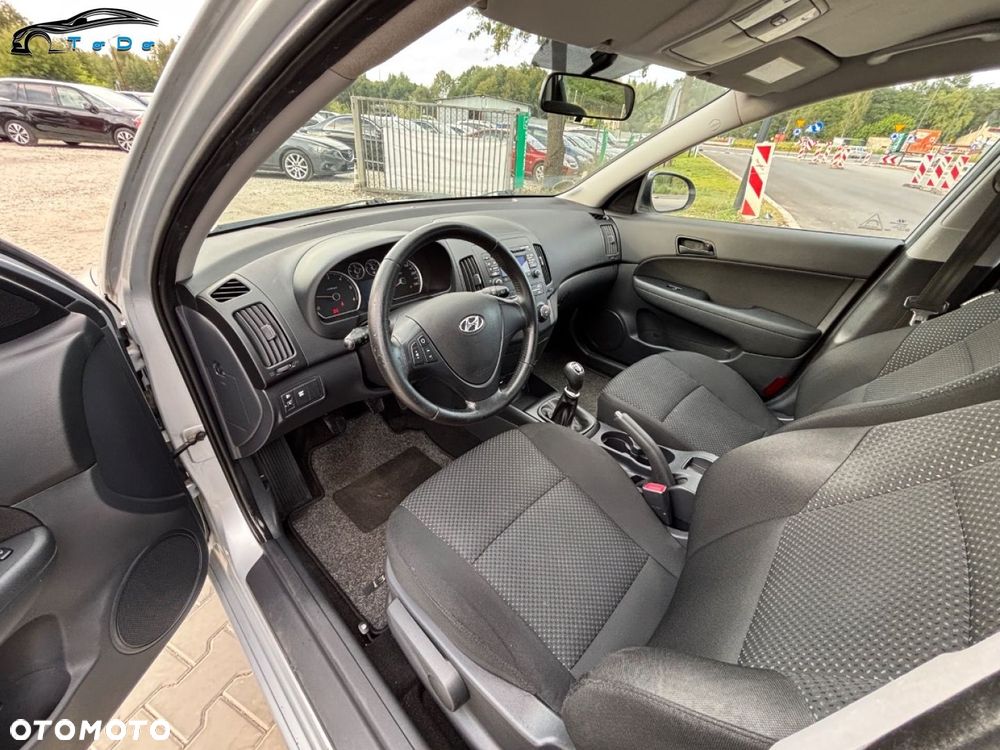 Hyundai i30 1.6 CRDi Comfort EU5 - 14