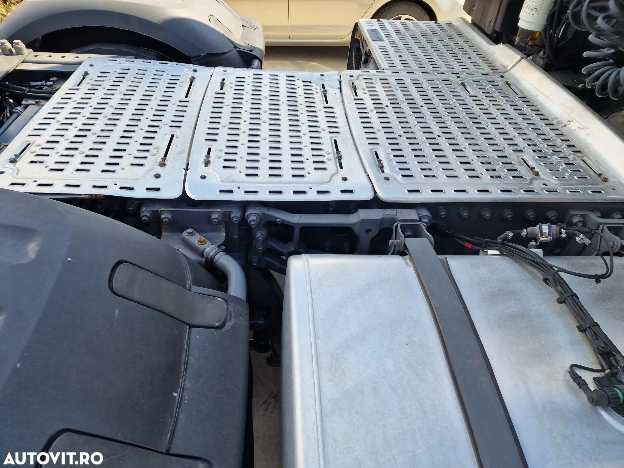 DAF XF 530 6x2, axa liftabila, RETARDER, Super Space 41900 eur+Tva, 12,9l, 2 girofaruri, proiectoare, faruri ceata, Frigider, Aer cond stationare, Anv balon puntea fata, Anv 80% ok, posibilitate leasing 4 ani,  50t cu trailer 3 axe,PROMOTIE 41900 EUR+Tva - 10