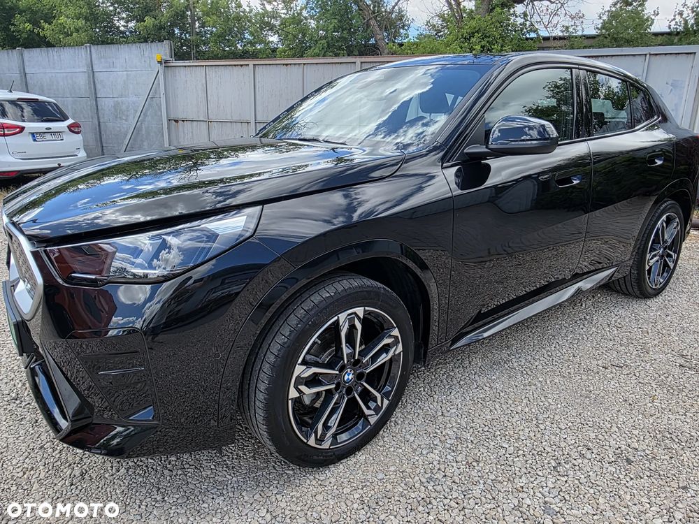 BMW iX2 eDrive20 66.5kWh M Sport - 4