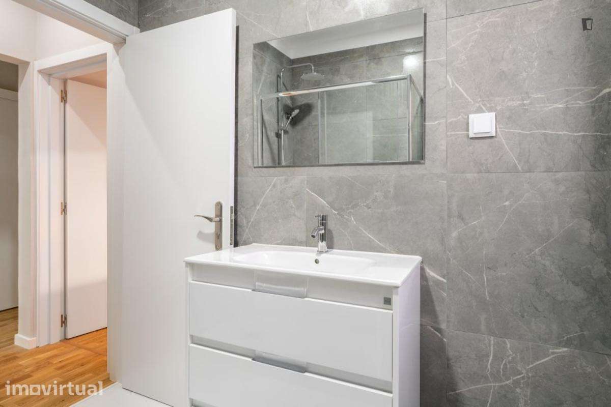 Quarto - localizado em Princípe Real Lisbon - Grande imagem: 4/21