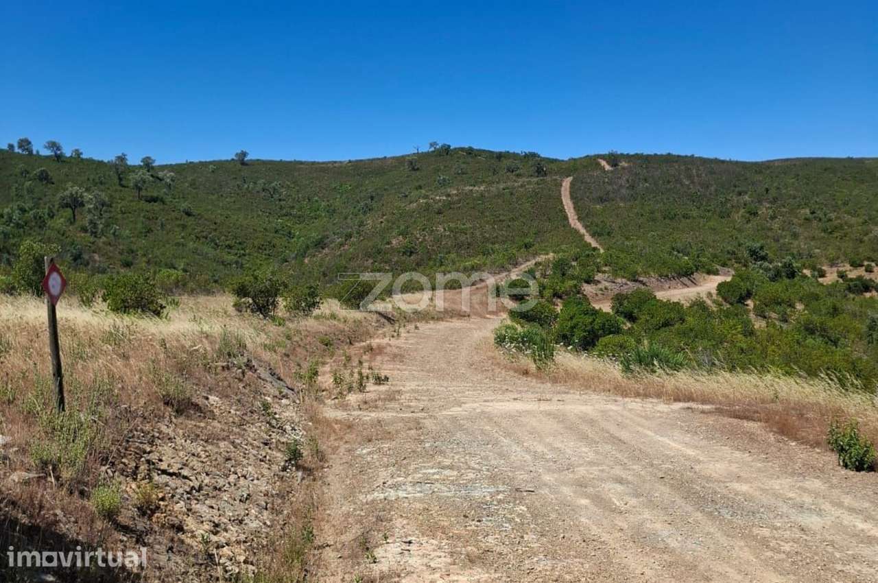 Terreno Rústico com 200.000m2 em Vale das Urzes, Salir - Grande imagem: 2/18