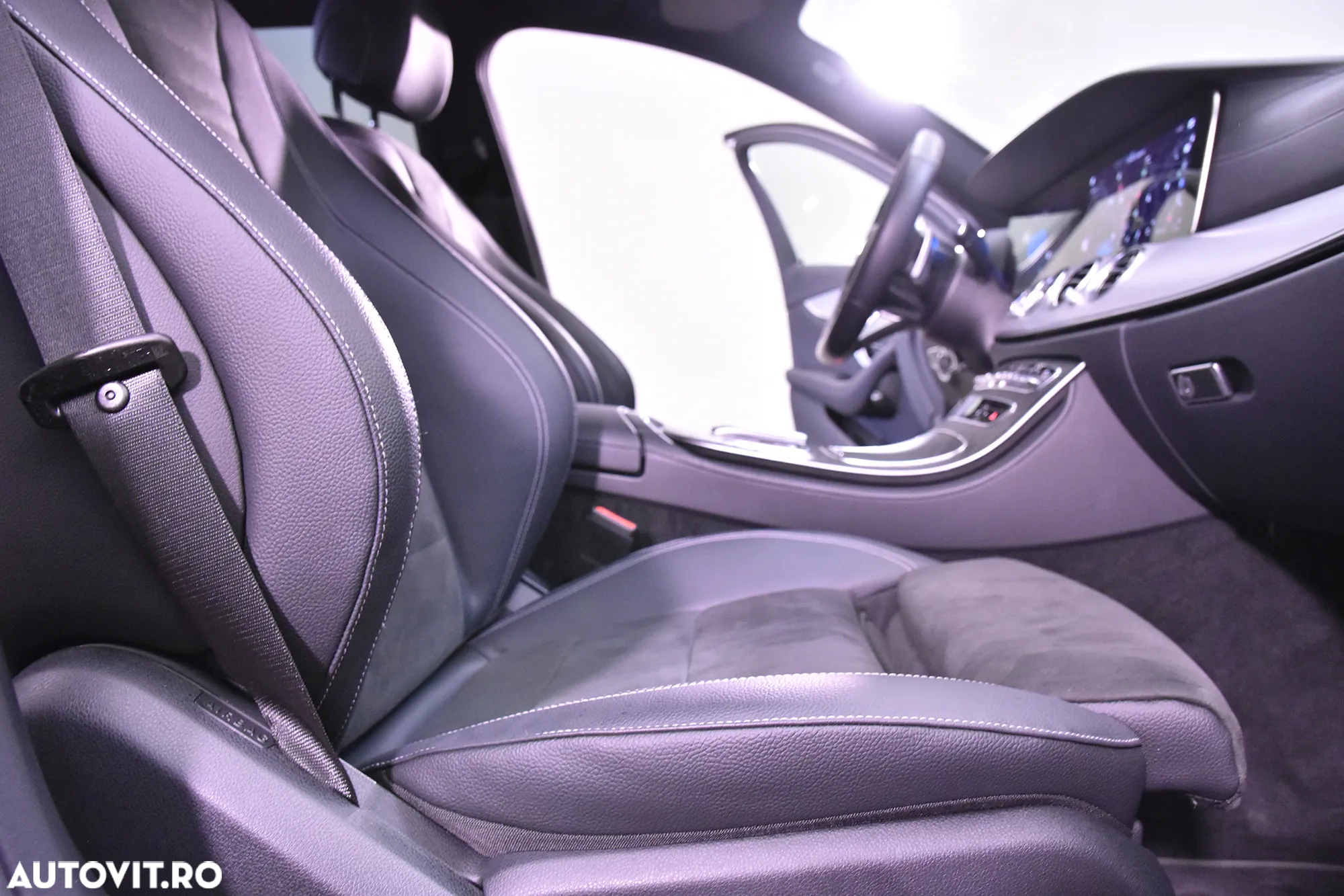 Mercedes-Benz E 300 de 4Matic T 9G-TRONIC AMG Line - 11