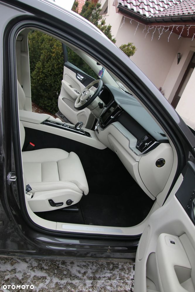 Volvo XC 60 B4 D Plus Bright - 21