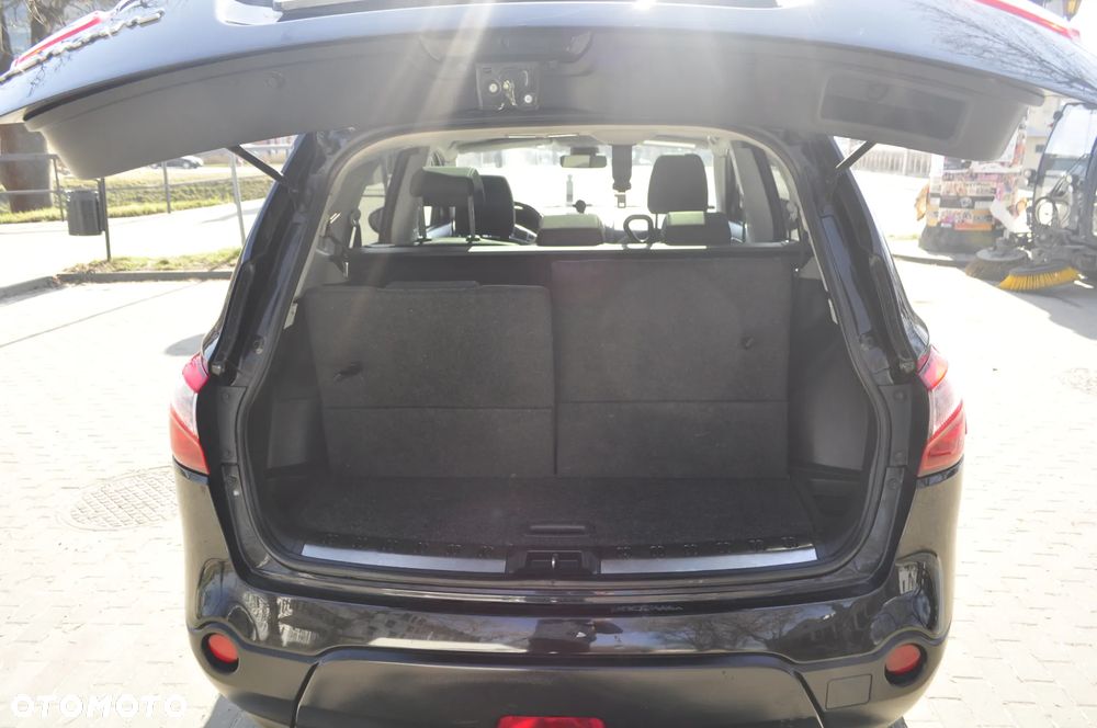 Nissan Qashqai+2 - 11