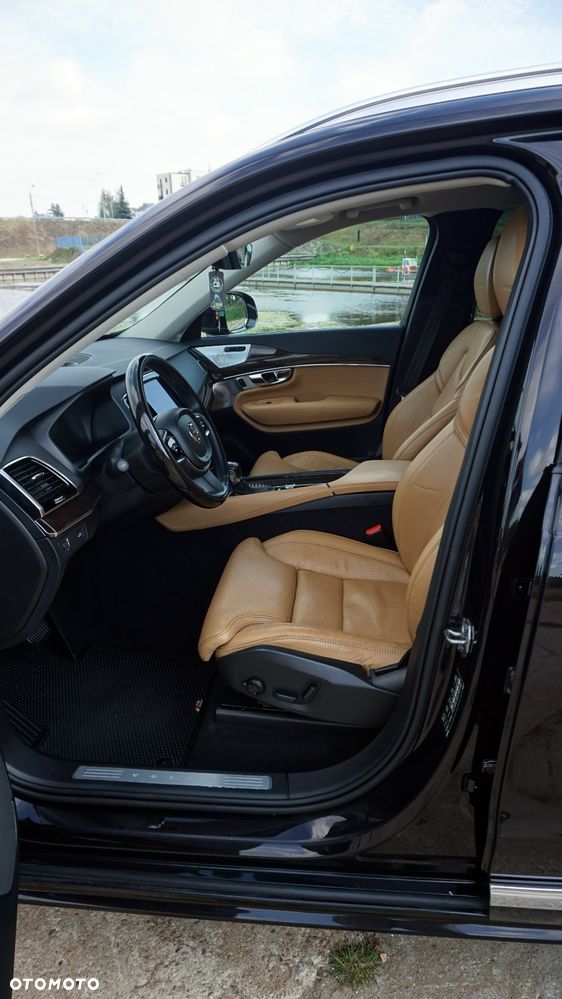 Volvo XC 90 - 9