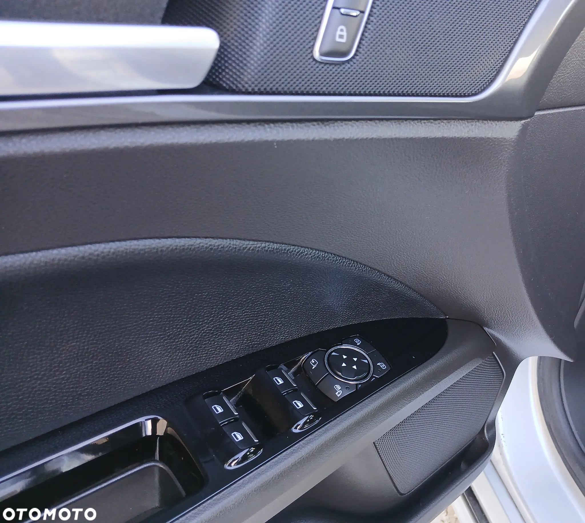 Ford Mondeo 2.0 Hybrid Titanium - 25