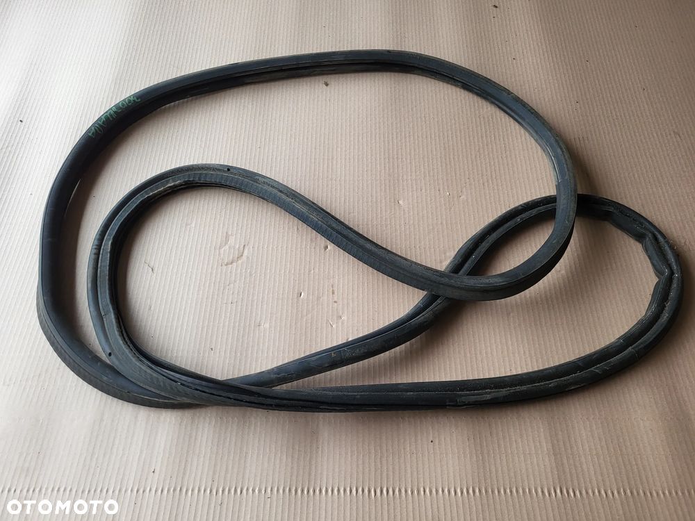 Uszczelka klapy bagażnika Peugeot 3008 I - 1