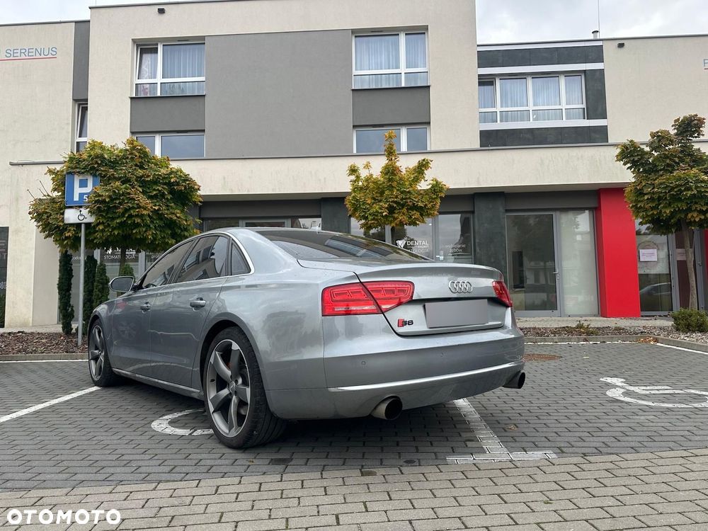 Audi A8 4.2 FSI Quattro - 2