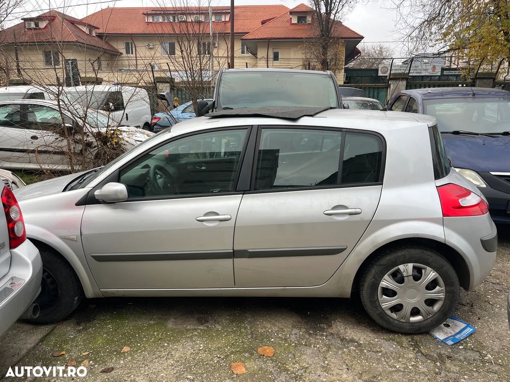 Dezmembrez Renault Megane II non facelift gri argintiu 1,6 16v benzina 2004 - 2