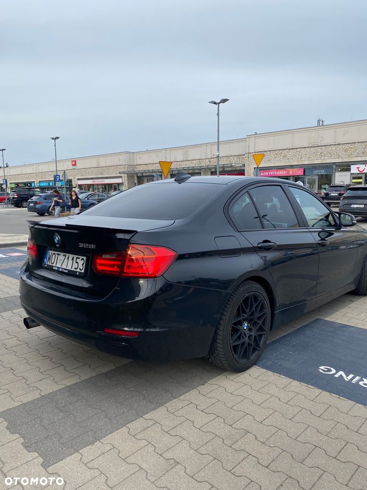 BMW Seria 3 328i - 4