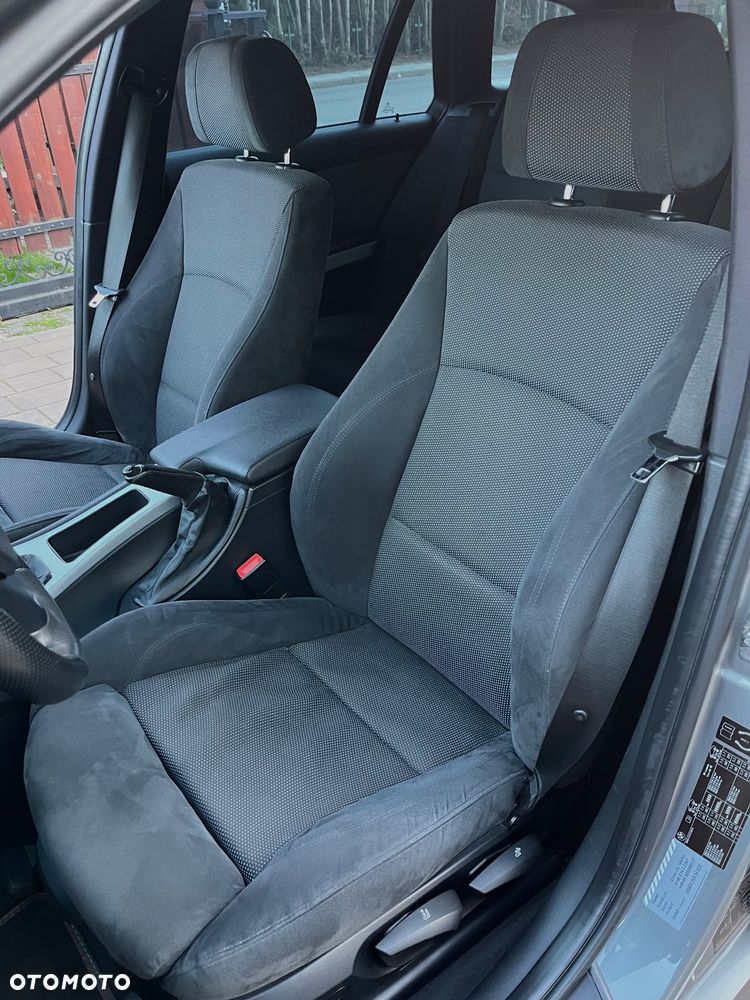 BMW Seria 3 320d xDrive - 29