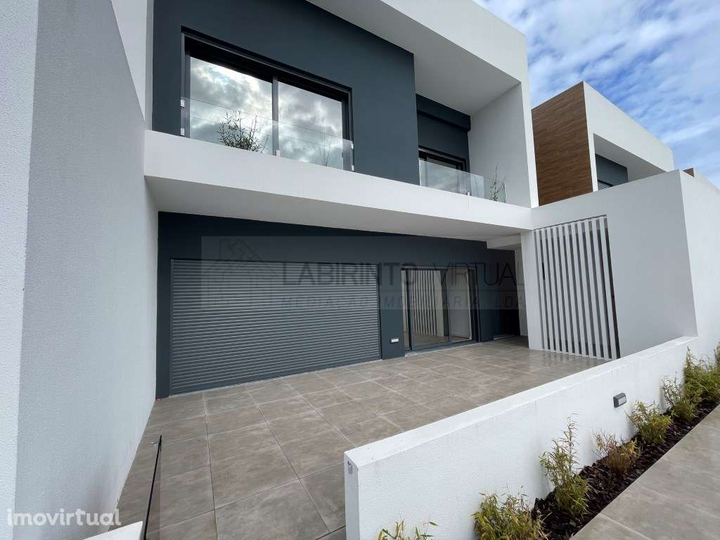 Vende-se Moradias T4 em Condomínio privado, no Fanqueiro - Loures - Grande imagem: 4/33