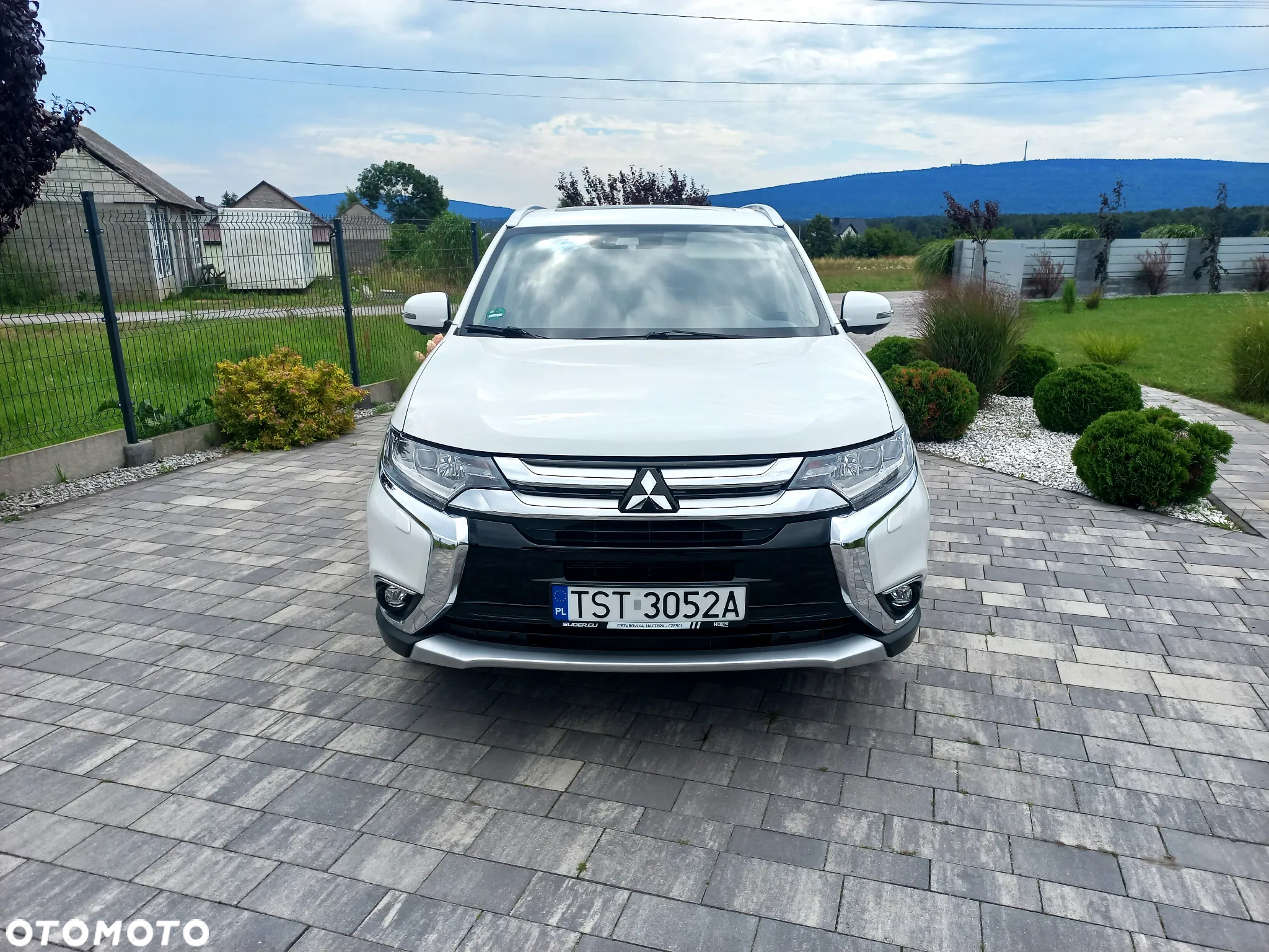Mitsubishi Outlander 2.0 Intense + Navi 4WD CVT - 4