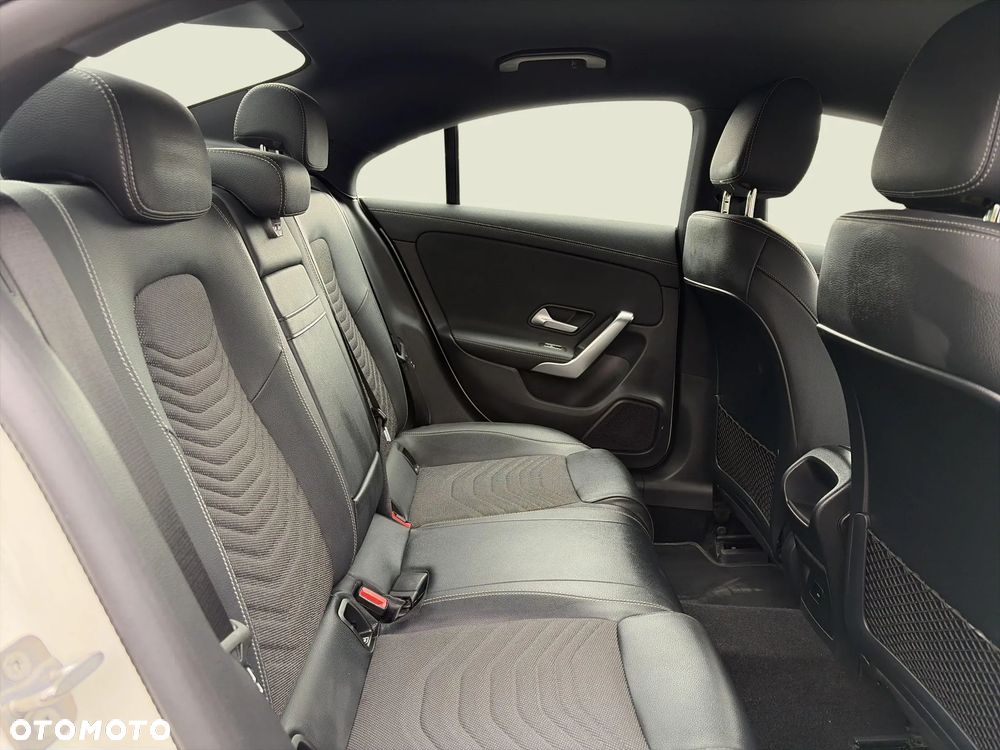 Mercedes-Benz CLA 200 Progressive 7G-DCT - 21