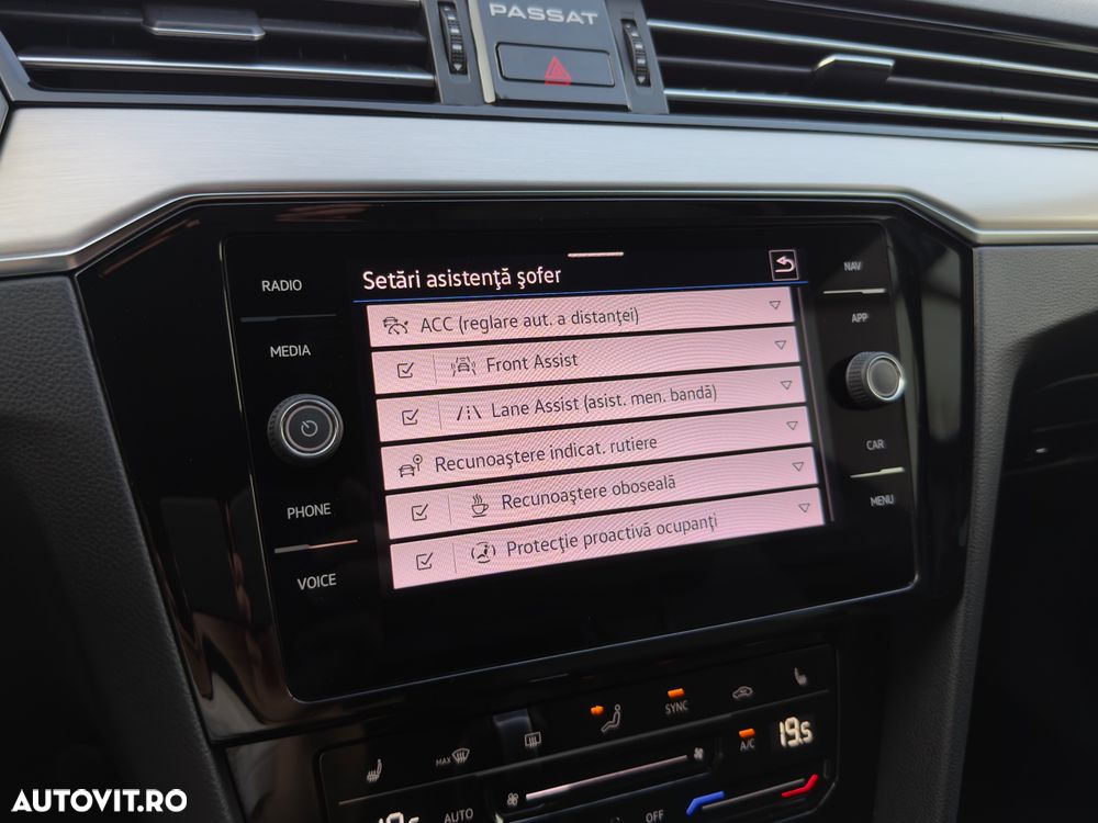 Volkswagen Passat 2.0 TDI SCR DSG Elegance - 35