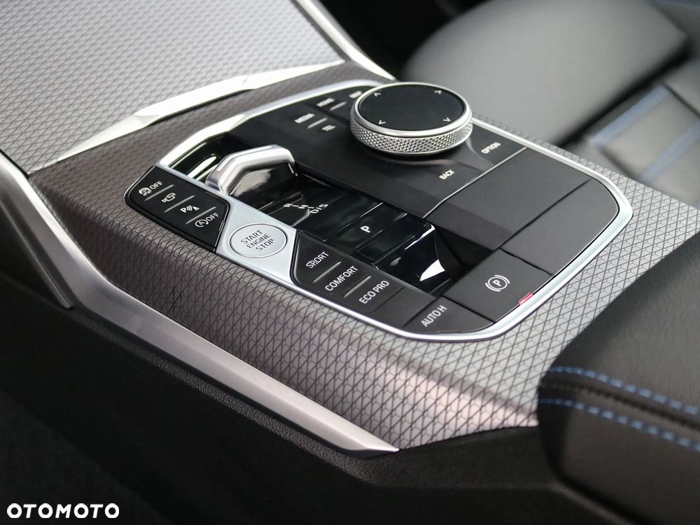 BMW Seria 3 320i xDrive M Sport - 22