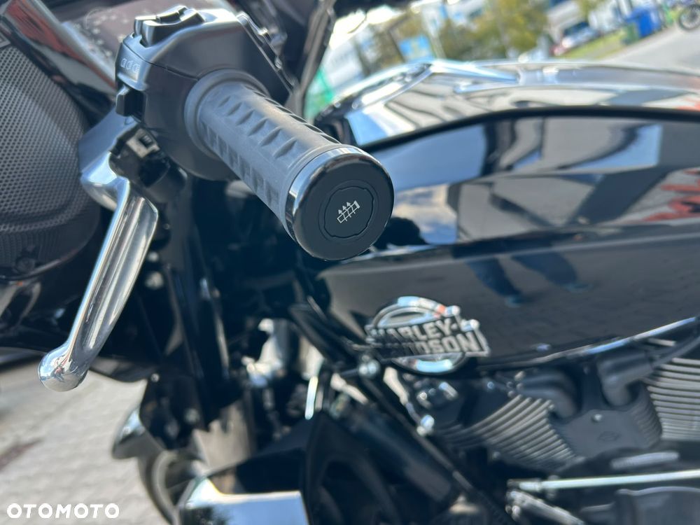 Harley-Davidson Touring Street Glide - 22