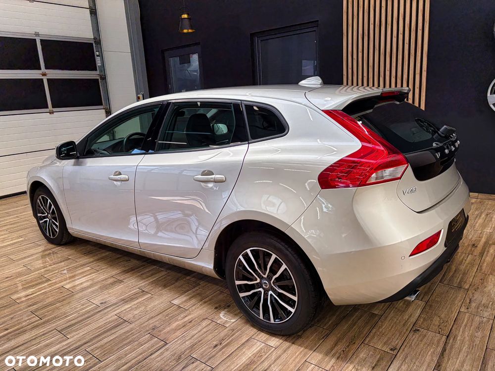 Volvo V40 D4 Geartronic Momentum - 10