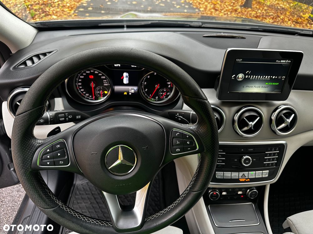 Mercedes-Benz GLA 180 7G-DCT - 17