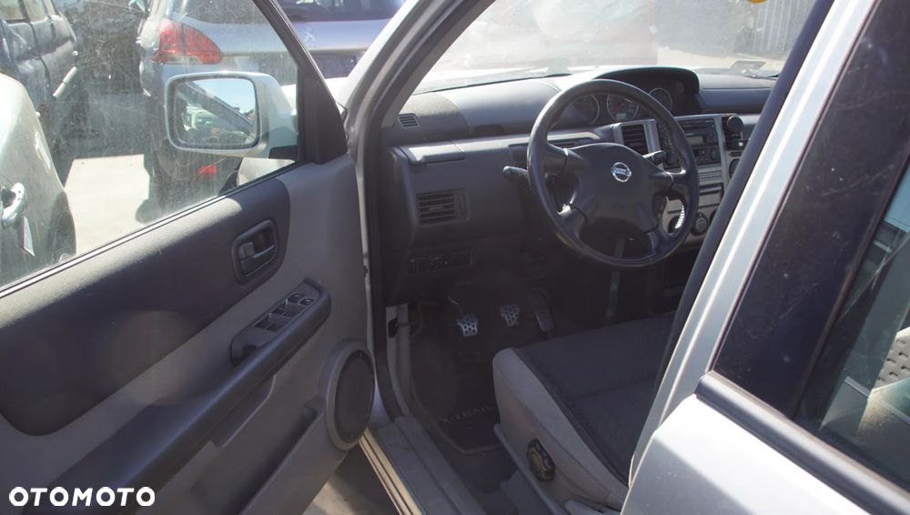 Auto na części - Nissan X-Trail I T30 2.2 DCI 136 KM YD22ETI 32010EQ068 KY0 2001R Silnik Skrzynia Drzwi Maska Klapa Zderzak Błotnik Lusterko Szyba Lampa Deska Kokpit Sterownik Moduł Czujnik Licznik Panel Kierownica - 8