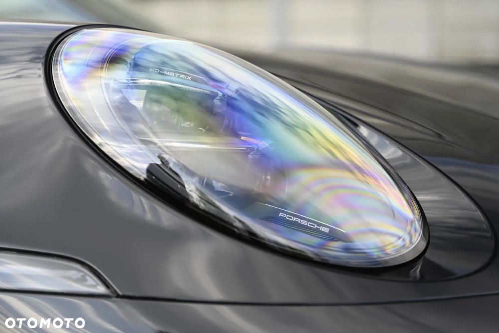 Porsche 911 Carrera 4 GTS - 16