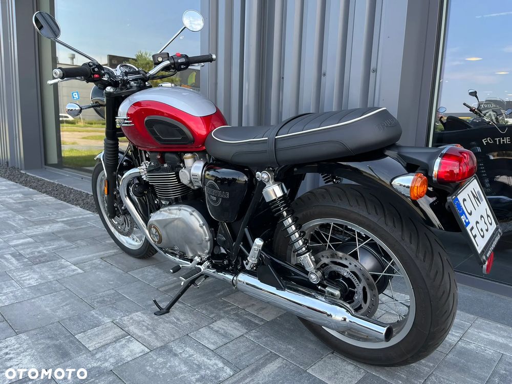 Triumph Bonneville - 2