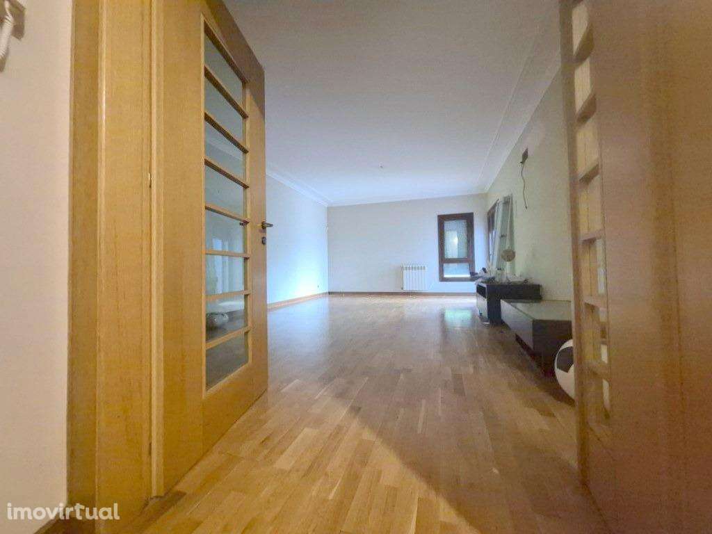 Apartamento T2 Central com Piscina - Grande imagem: 4/34