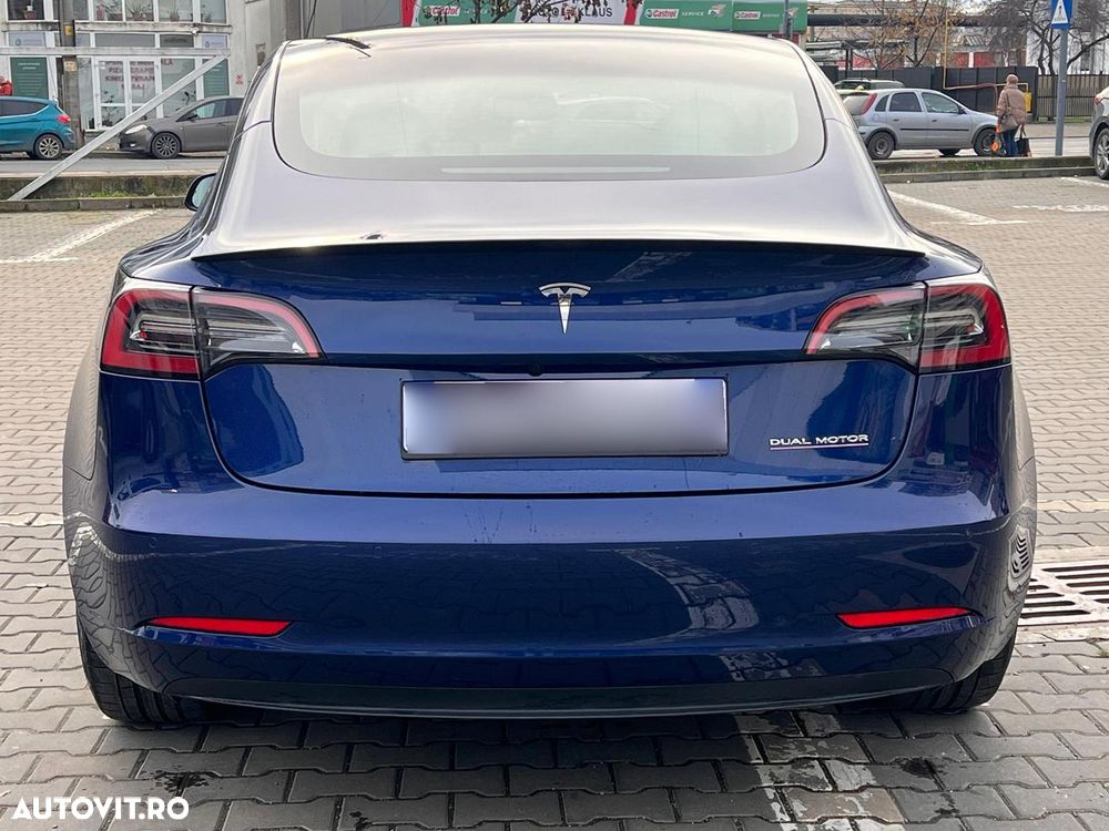 Tesla Model 3 - 4