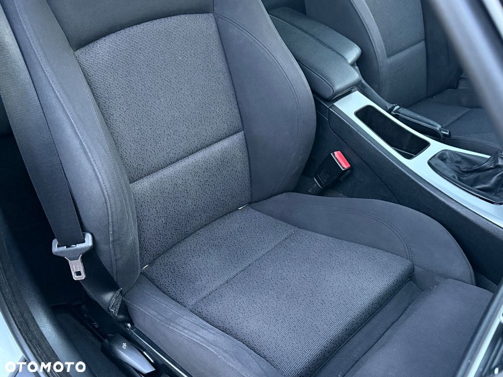 BMW Seria 3 318d DPF Edition Sport - 16