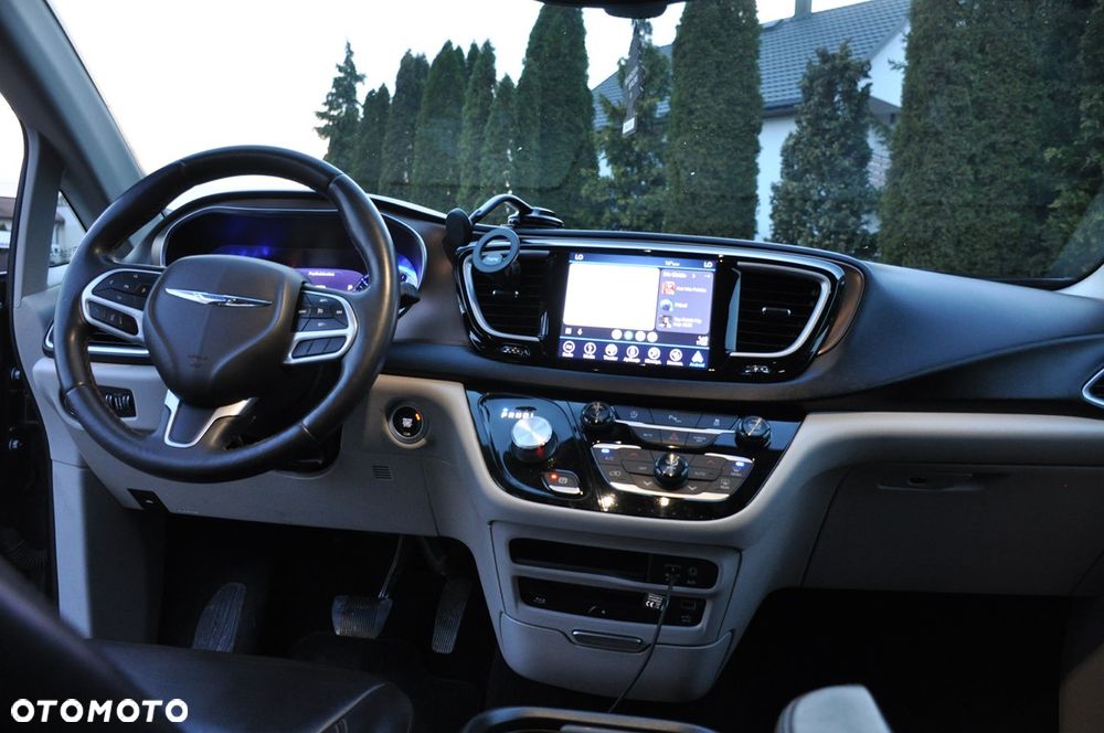 Chrysler Pacifica - 28