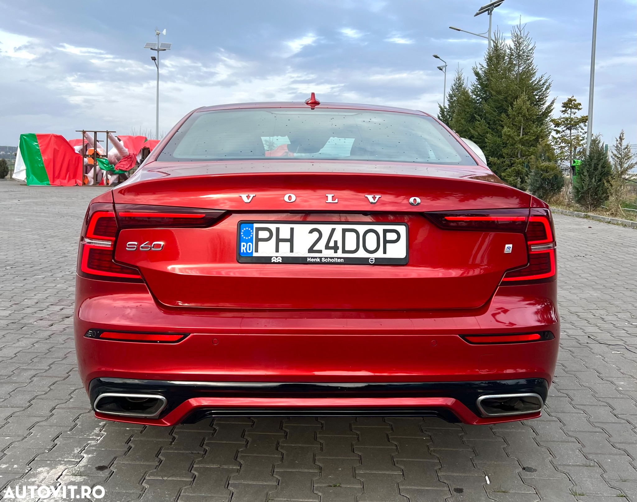 Volvo S60 T5 R-Design - 11