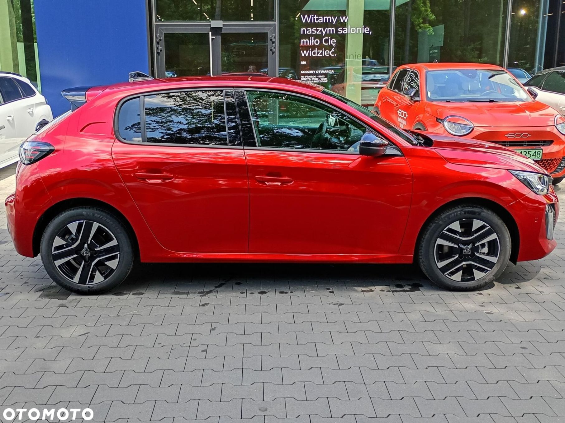 Peugeot 208 - 8