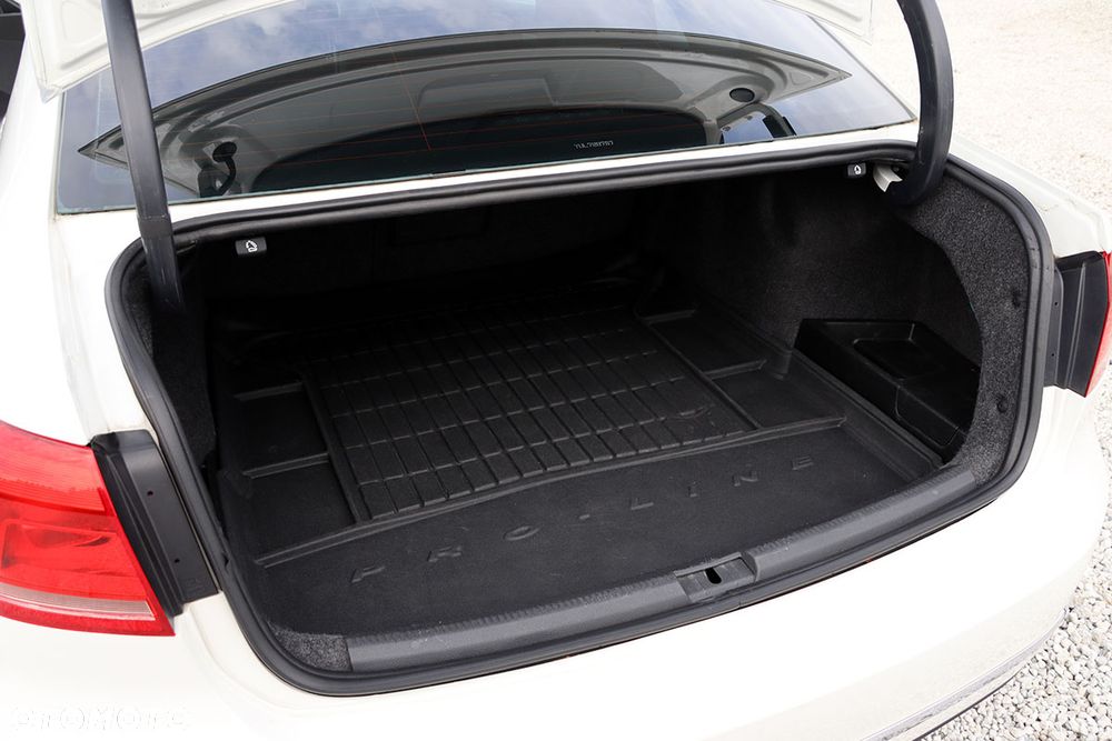 Volkswagen Passat 2.0 TDI DSG Highline - 38