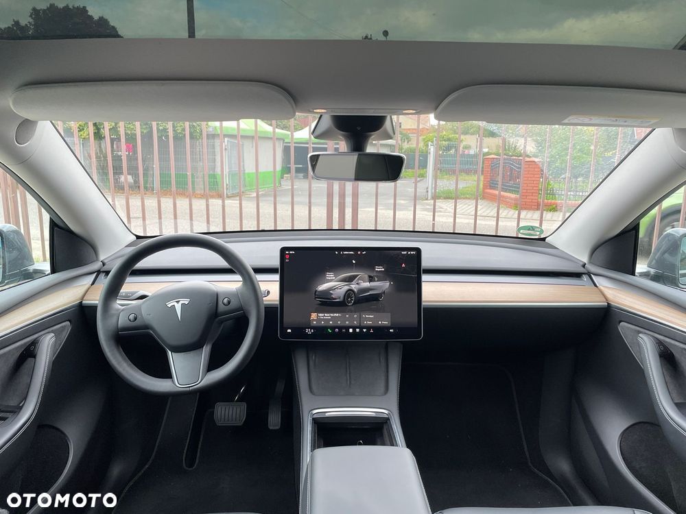 Tesla Y Long Range AWD - 12
