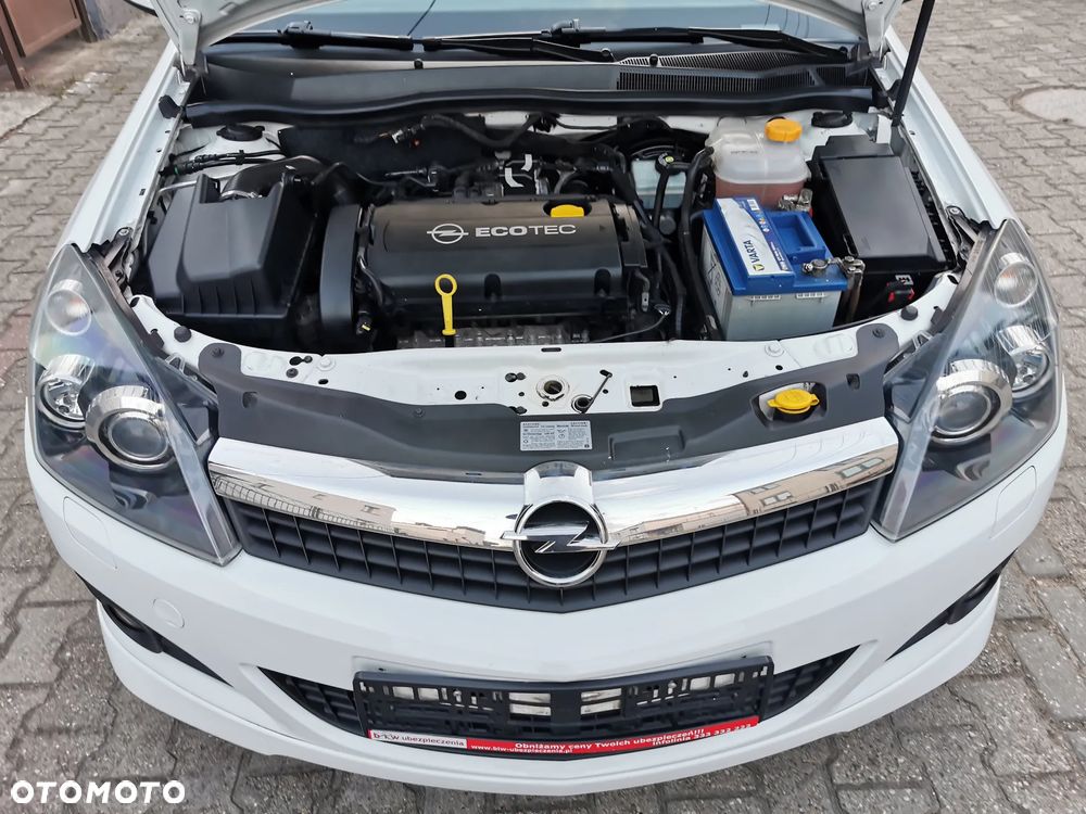 Opel Astra 1.6 Black&White - 26