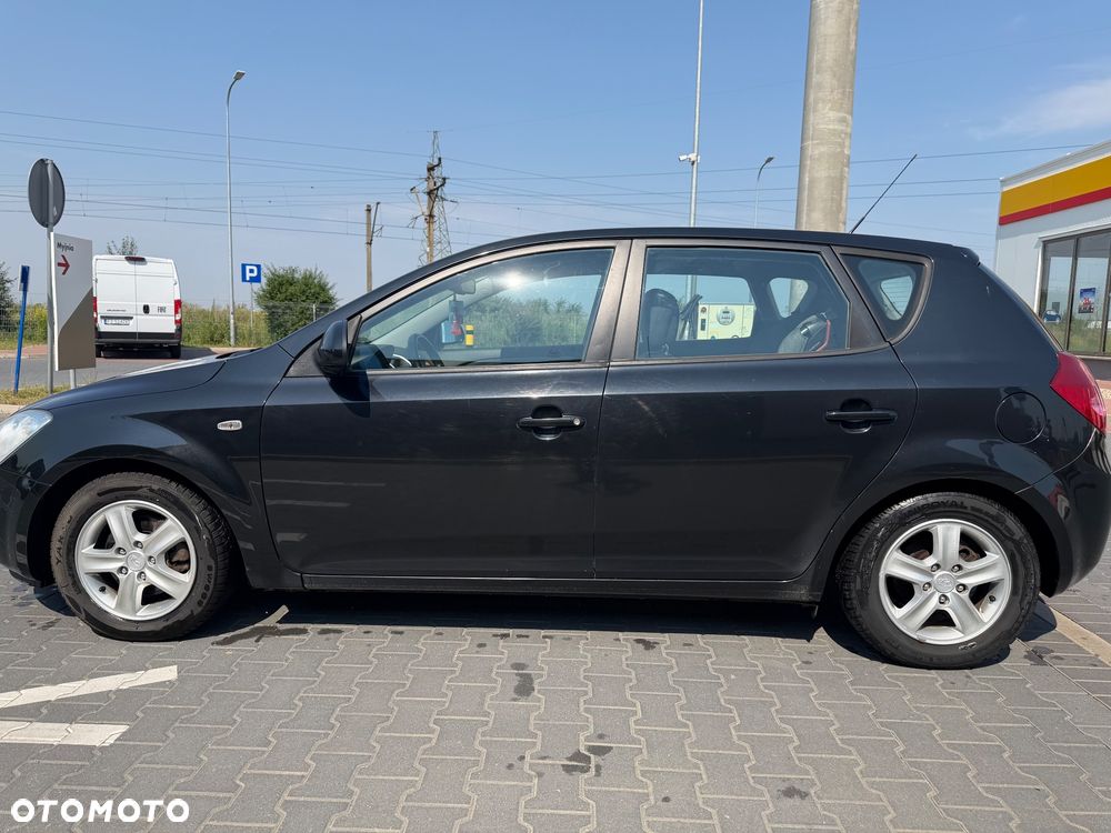 Kia Ceed 2.0 crdi Comfort + - 5