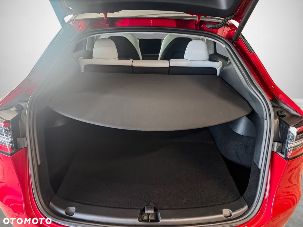 Tesla Model Y - 5