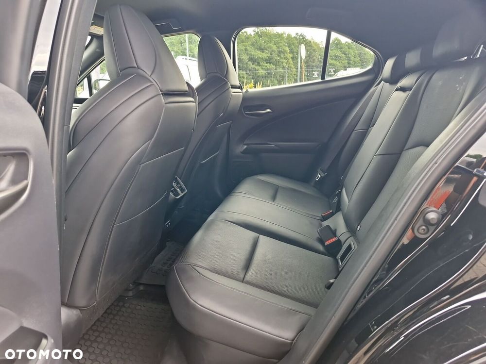 Lexus UX - 11