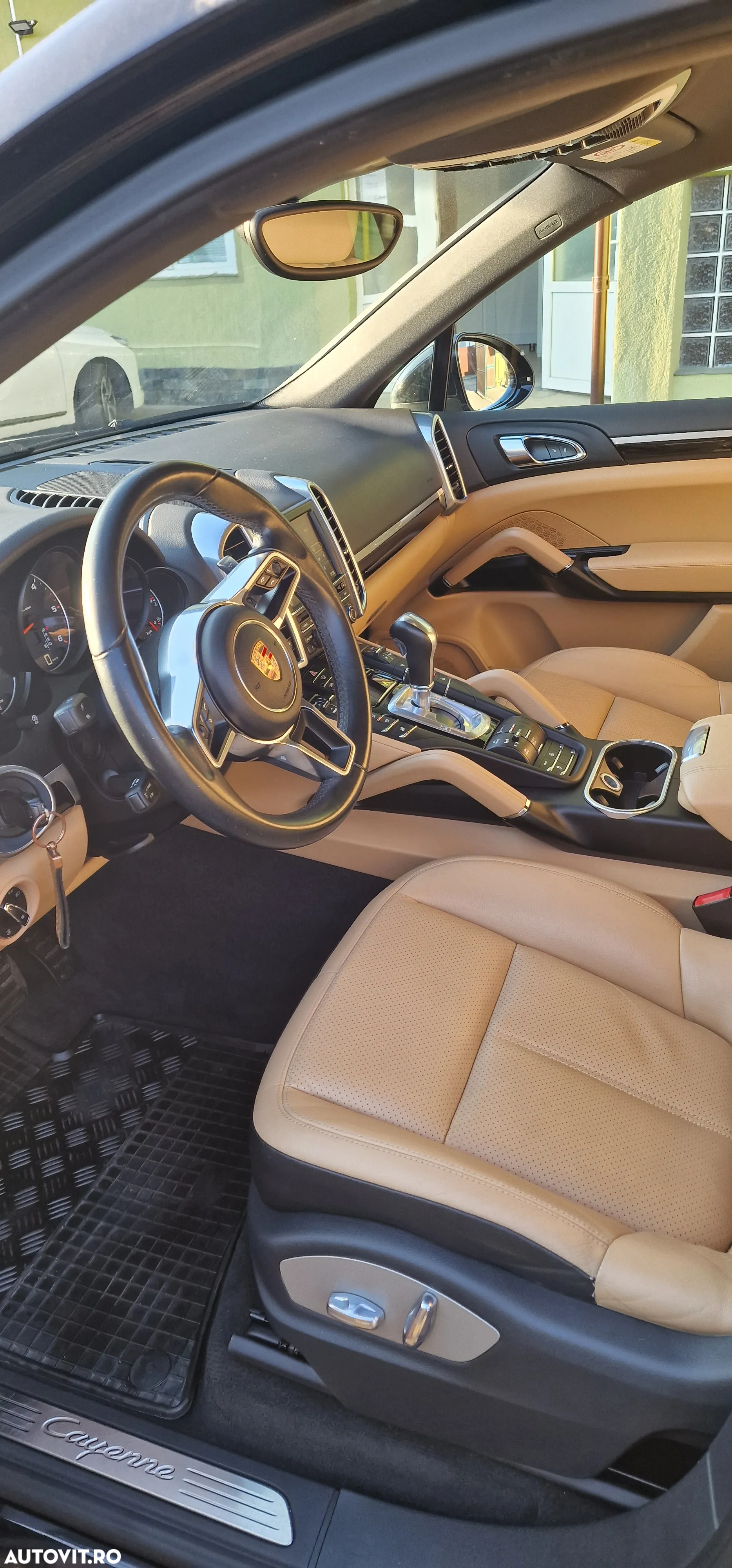 Porsche Cayenne 3.0 L - 6