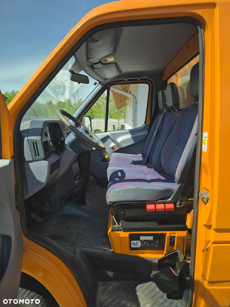 Mercedes-Benz Sprinter - 12