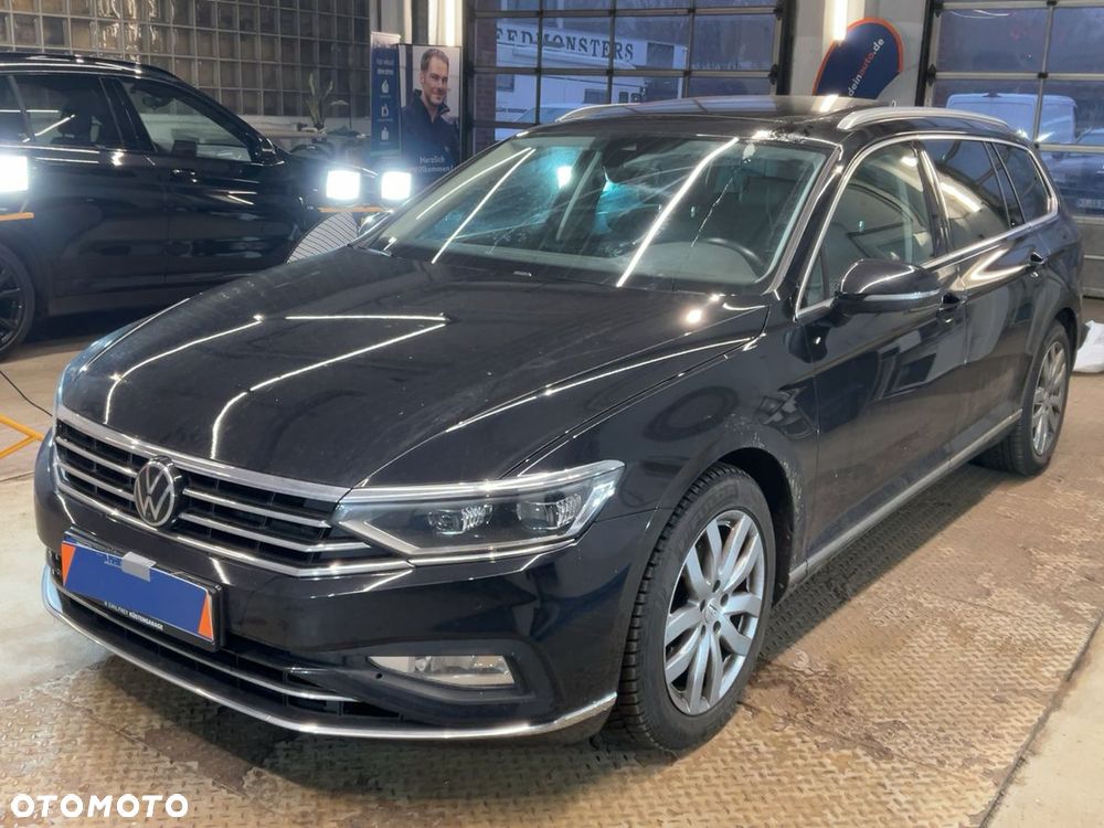 Volkswagen Passat - 1