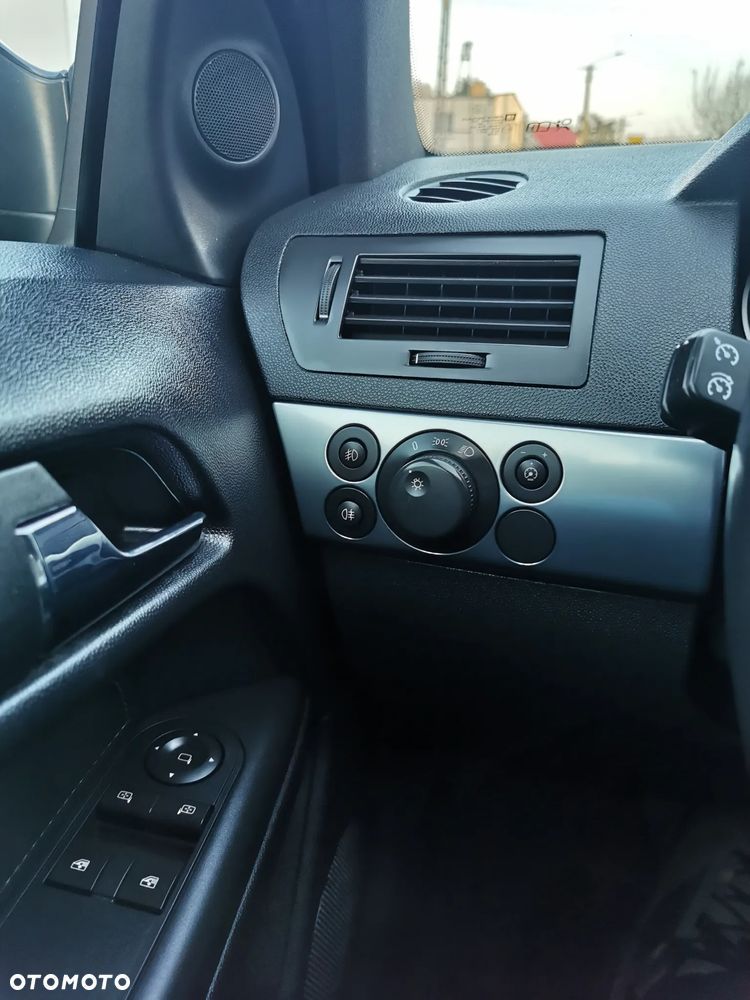 Opel Astra 1.8 Limited - 32